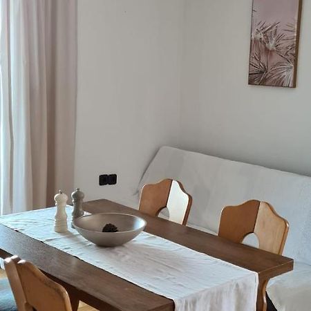 Apartmani Jelena Petrcane Esterno foto