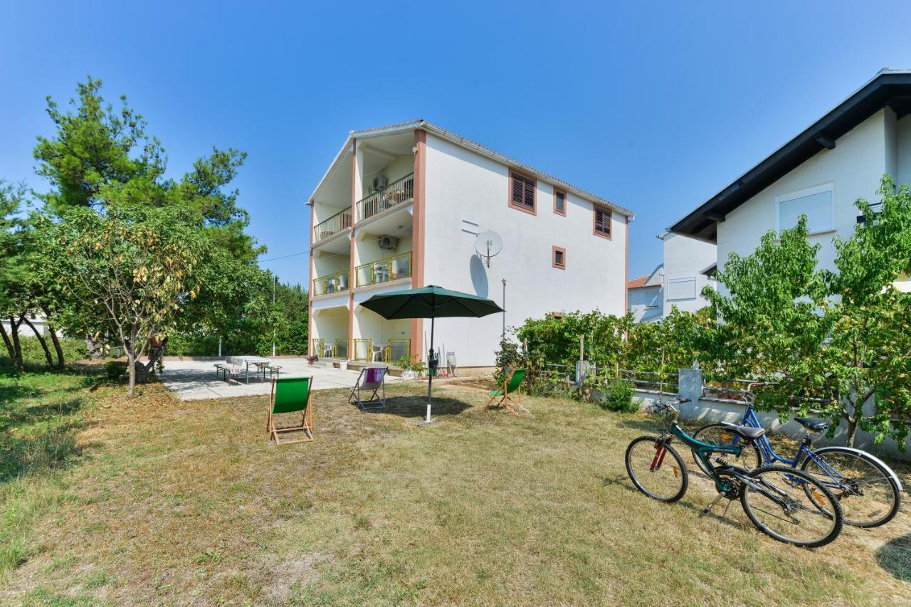 Apartmani Jelena Petrcane Esterno foto