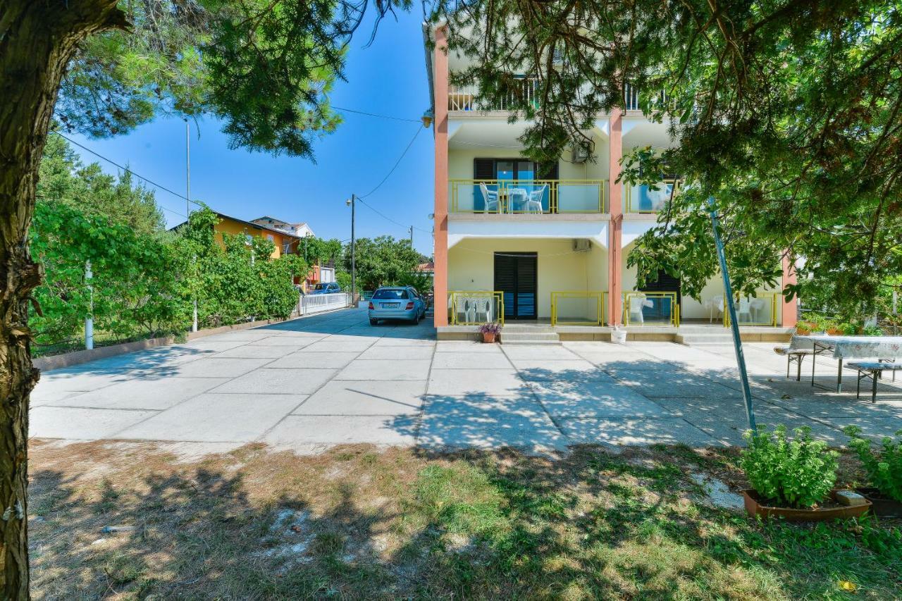 Apartmani Jelena Petrcane Esterno foto